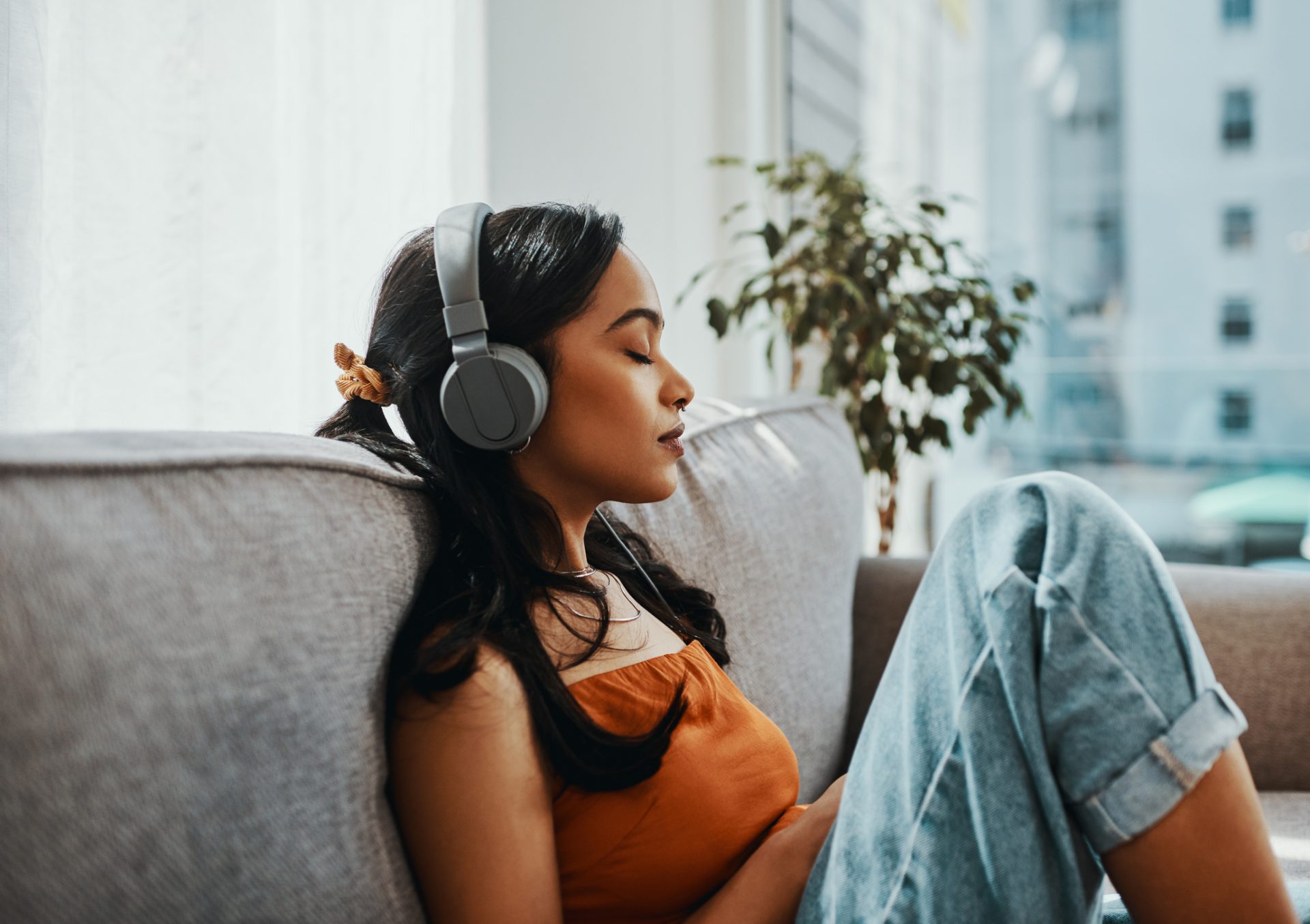 best-english-speaking-podcasts-the-top-10-milestone-student-living
